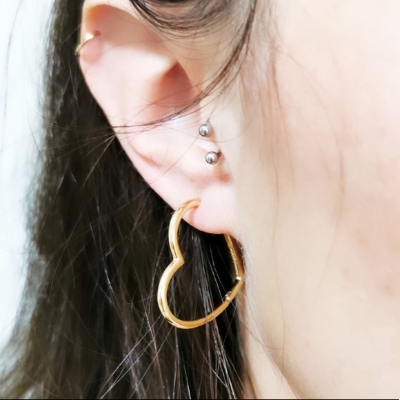 💛Insta gold plated heart hoop earrings - Picture 2 of 3